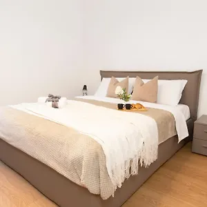 Ihost - Simonetta 7 Milán